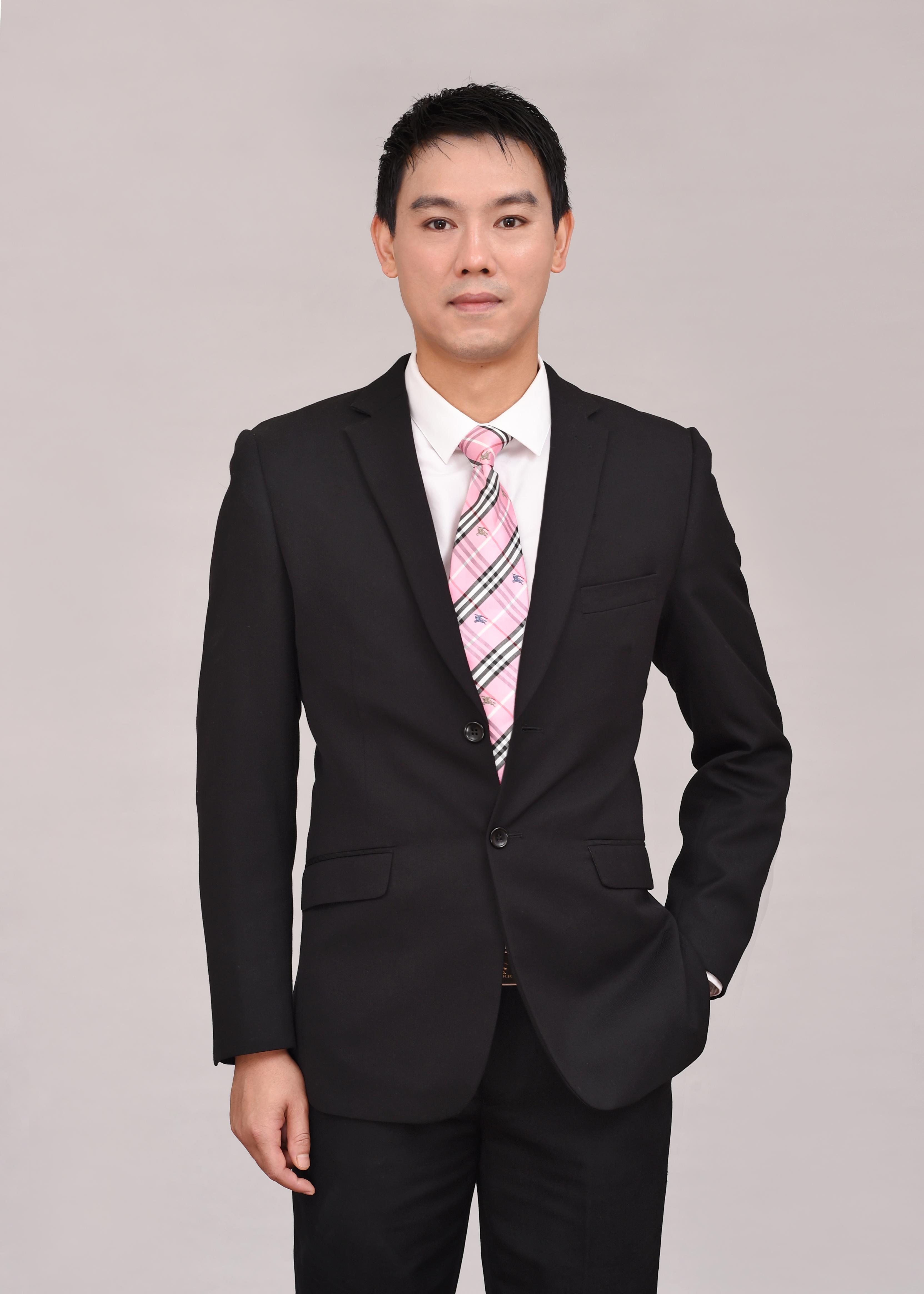 苏均 视觉与舞美负责人